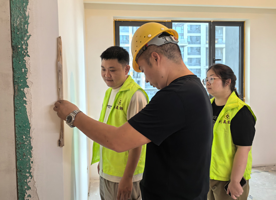 高质量发展在常德·湖南创美一建装饰在行动｜工地巡检：直击漆工工艺“隐形战场” 用标准丈量放心家！