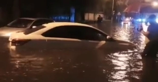 北京暴雨一铁路桥下两人驾车涉水被困 抢救无效遇难