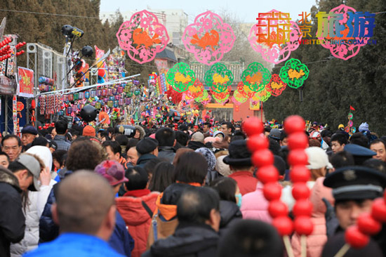 彰显中国经济的潜力和韧性｜春节各地旅游业火爆，消费持续升温 