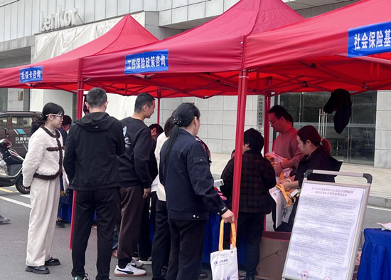 鼎城：社保服务进万家 工伤政策进园区
